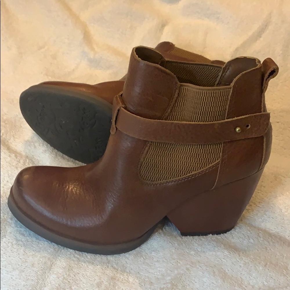 Korks by Kork-Ease tan camel heel booties